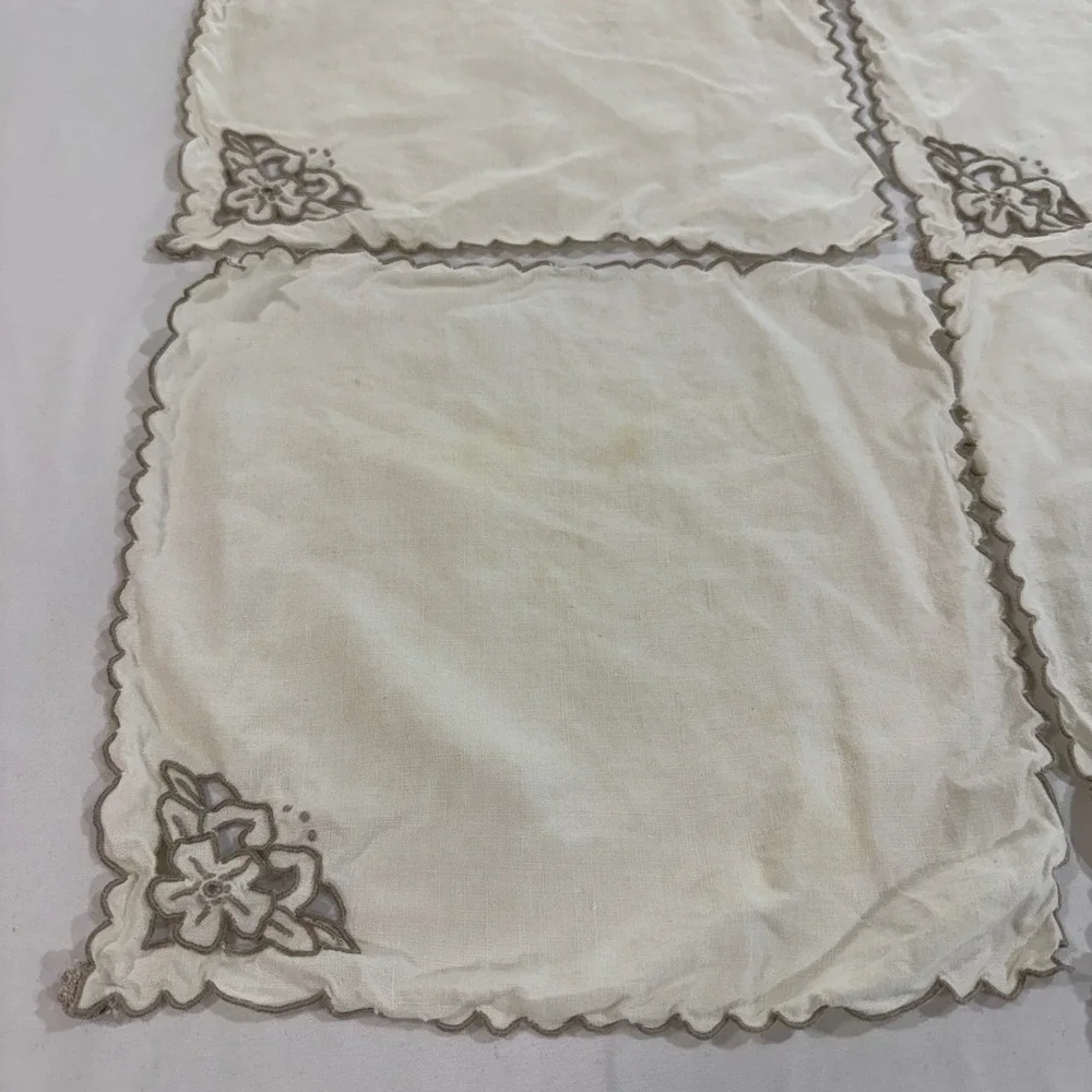 Vintage Linen Tablecloth 4 Napkins Cream Floral Cutwork Embroidery 33